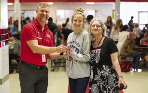 Danforth Junior High aide awarded Texan of the Month