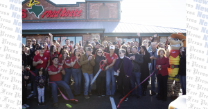 Residents celebrate Kyle Texas Roadhouse opening